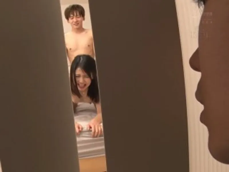 Thanh niên đang vụng trộm với chị nhà kề bên thì anh ông xã về...