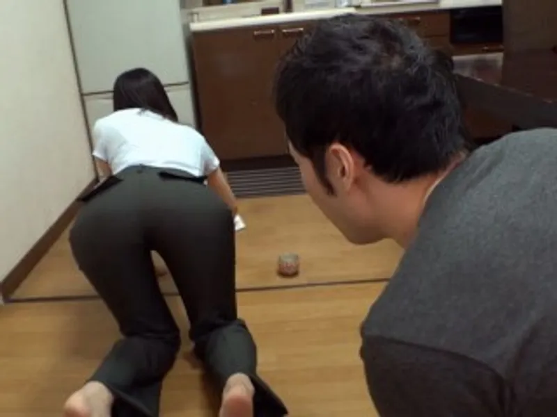 Mẹ người vợ khiêu gợi và ccậu bé rể dâm