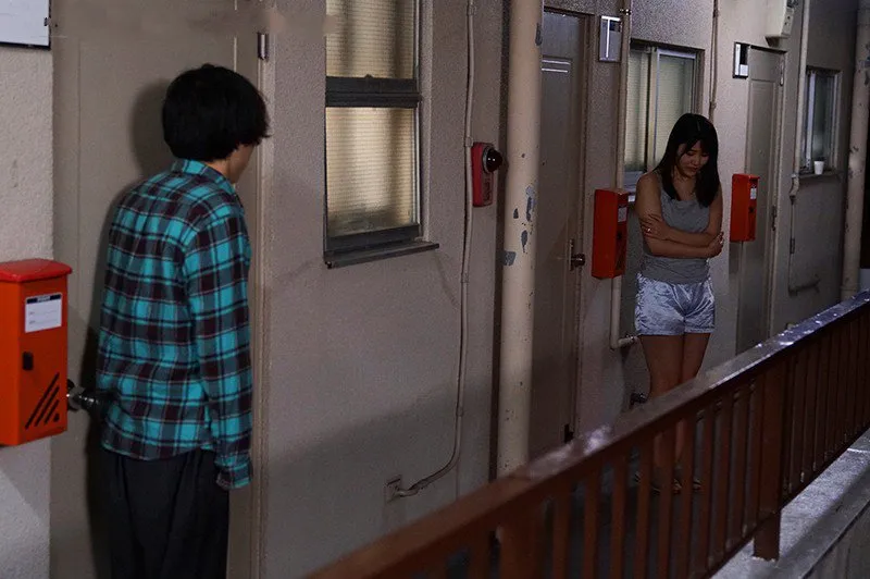 Bí mật địt trộm với cô nàng nhà bên cãi nhau bị anh xã đuổi ra cửa