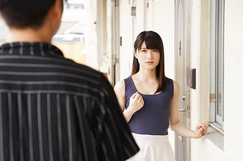 Cãi nhau với gã chồng, vợ yêu ăn nằm với cậu thanh niên hàng xóm