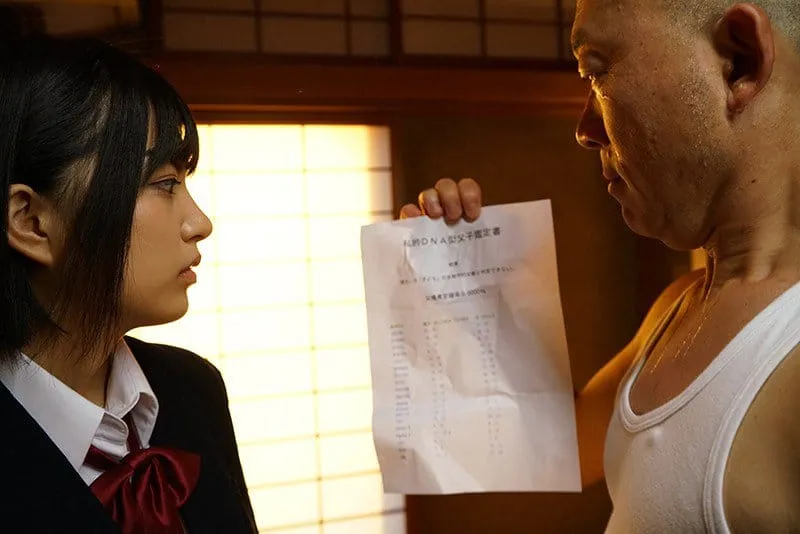 Khi bố phát hiện hoa nhỏ không phải là con ruột của mình