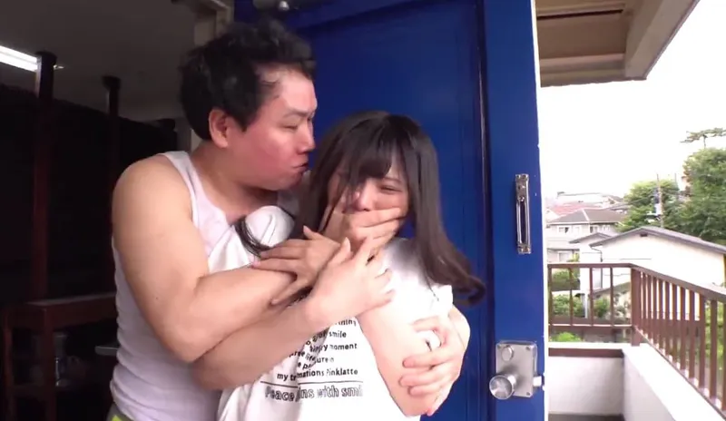 Tình đầu của tôi đã bị gã cạnh bên nhà nện tơi tả