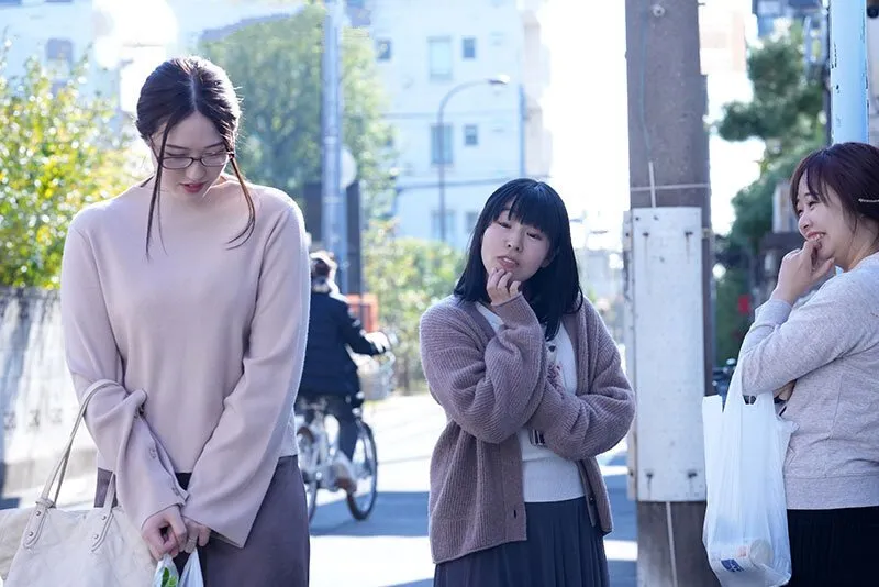 Trả thù mấy mụ nhà sát bên thường xuyên nói xấu bằng cách “cướp gã chồng ả ta”