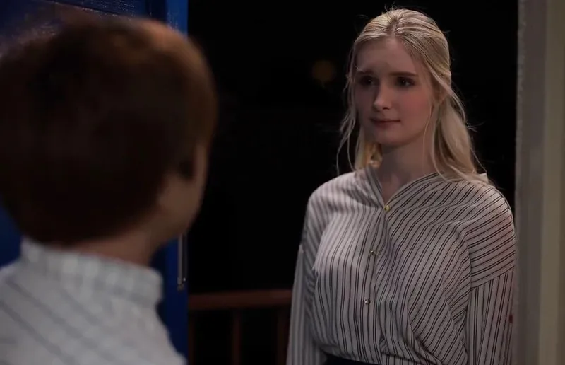 Cô đơn nơi xứ lạ với ông chồng già, vợ tây được thằng hàng xóm an ủi