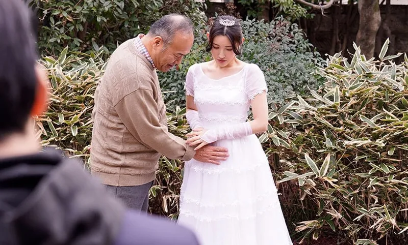 Anh xã quá yếu, vợ yêu dù yêu nhưng vẫn thường trả bài với bố ông xã đến có thai