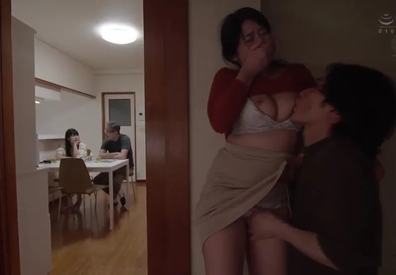 Má trộm nhìn cô vợ ông chồng con gái nện nào ngờ con rể nhìn thấy