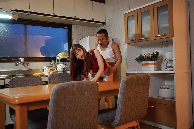 Con gái bị người chồng mới của mẹ địt mỗi ngày, cho dù đã có người yêu