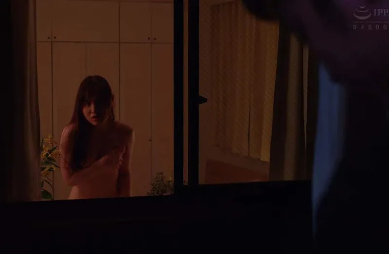 Em gái hàng xóm chồng yêu gã chồng nhà sát bên thường xuyên thay đồ ở ngay cửa sổ