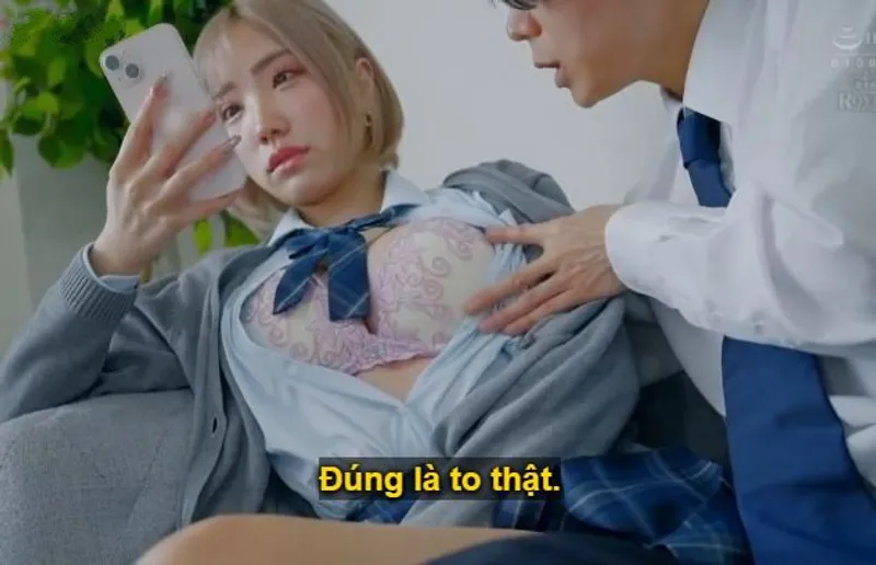 Cô học trò băng giá vô cảm, miễn là có tiền thì anh muốn hành hạ em ra sao cũng được.