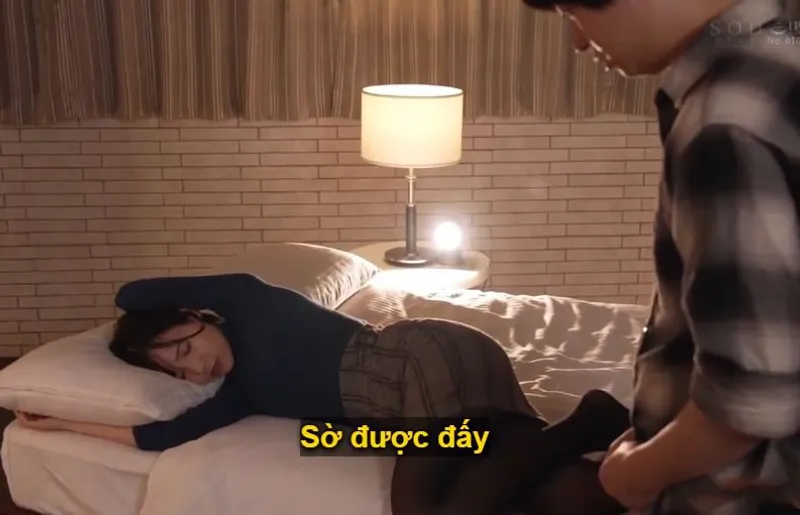 Một đêm mất ngủ với nữ phát thanh viên có tiếng khi ở cùng phòng khách sạn