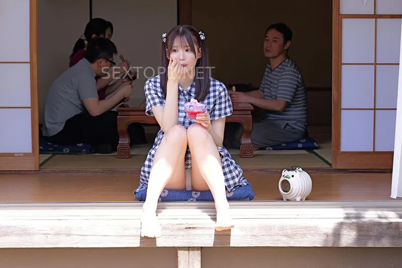 Cháu gái chảnh chọe ở phố về quê bị ông chú cho thuốc kích dục dạy một bài học