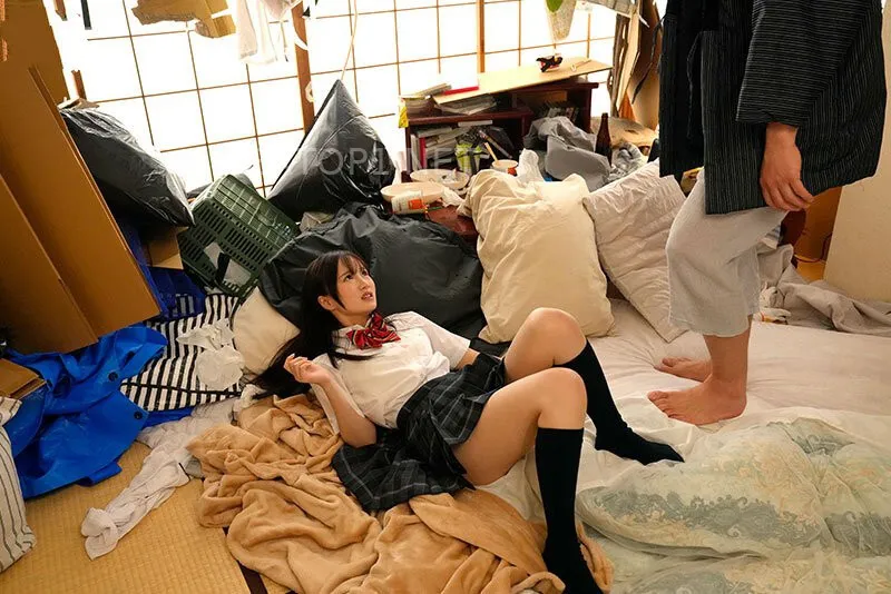 Gõ cửa phàn nàn vì tiếng ồn của gã hàng xóm, nữ bắt ngờ bị túm lấy