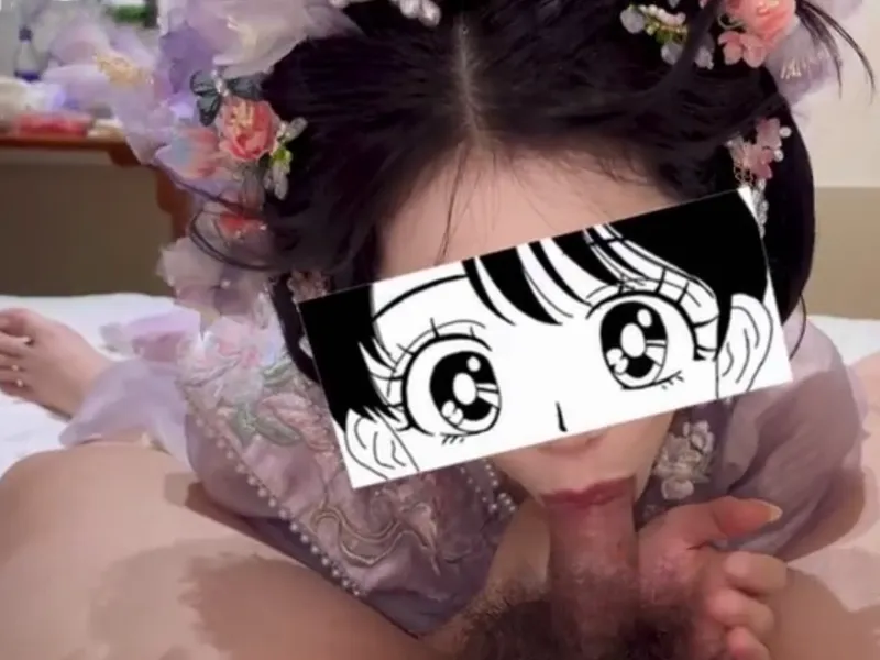 Gái xinh trong bộ đồ cục vàng liếm của quý cực đã